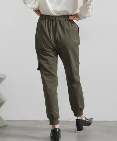 Material（Avenue）（マテリアル）の「【Material】圧縮ツイル ドロストウエスト ワークポケット リブ裾 ジョガー パンツ（カーゴパンツ・レディース・ピンクベージュ/ダークカーキ/ブラック・FREE）」の11枚目の写真