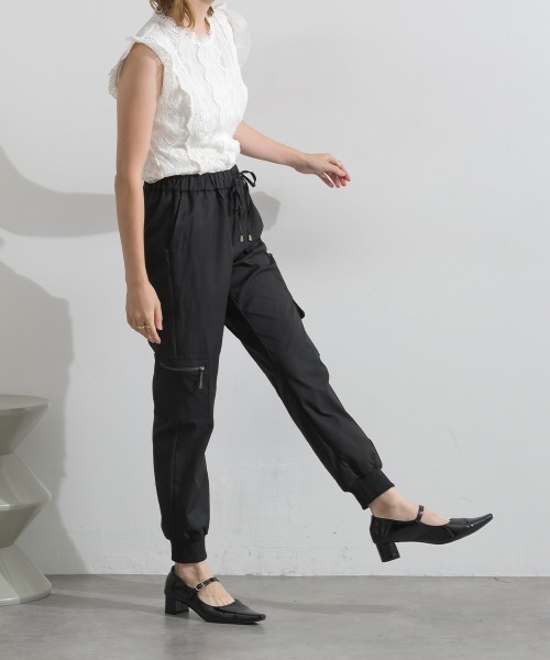 Material（Avenue）（マテリアル）の「【Material】圧縮ツイル ドロストウエスト ワークポケット リブ裾 ジョガー パンツ（カーゴパンツ・レディース・ピンクベージュ/ダークカーキ/ブラック・FREE）」の19枚目の写真