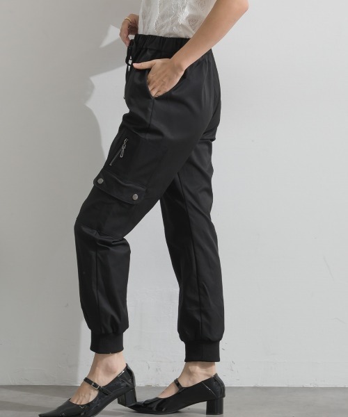 Material（Avenue）（マテリアル）の「【Material】圧縮ツイル ドロストウエスト ワークポケット リブ裾 ジョガー パンツ（カーゴパンツ・レディース・ピンクベージュ/ダークカーキ/ブラック・FREE）」の21枚目の写真