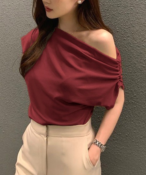 Miniministore(ミニミニストア)の「オフショルダーTシャツ カットソー 半袖(Tシャツ/カットソー・レディース・イエロー/ブラック/ワインレッド/ピンク/ホワイト・FREE)」の1枚目の写真