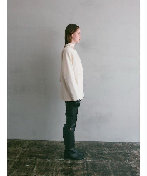 ILANIS（イラニス）の「Quiet Collarless Choker Jacket（ノーカラージャケット・レディース・アイボリー/ブラック・FREE）」の17枚目の写真
