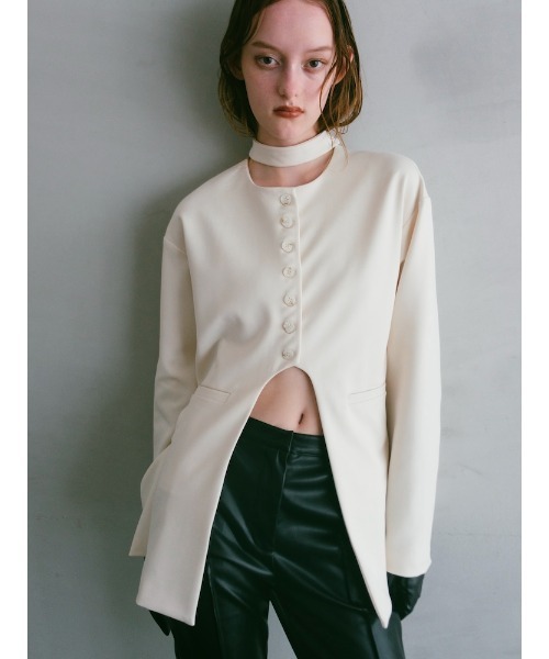 ILANIS（イラニス）の「Quiet Collarless Choker Jacket（ノーカラージャケット・レディース・アイボリー/ブラック・FREE）」の4枚目の写真