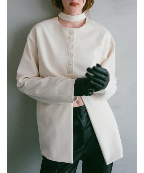 ILANIS（イラニス）の「Quiet Collarless Choker Jacket（ノーカラージャケット・レディース・アイボリー/ブラック・FREE）」の5枚目の写真