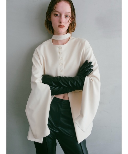 ILANIS（イラニス）の「Quiet Collarless Choker Jacket（ノーカラージャケット・レディース・アイボリー/ブラック・FREE）」の7枚目の写真