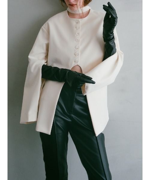 ILANIS（イラニス）の「Quiet Collarless Choker Jacket（ノーカラージャケット・レディース・アイボリー/ブラック・FREE）」の8枚目の写真