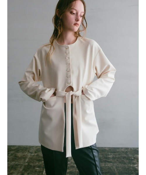 ILANIS（イラニス）の「Quiet Collarless Choker Jacket（ノーカラージャケット・レディース・アイボリー/ブラック・FREE）」の11枚目の写真