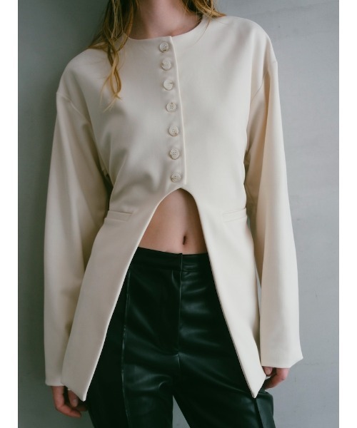 ILANIS（イラニス）の「Quiet Collarless Choker Jacket（ノーカラージャケット・レディース・アイボリー/ブラック・FREE）」の14枚目の写真