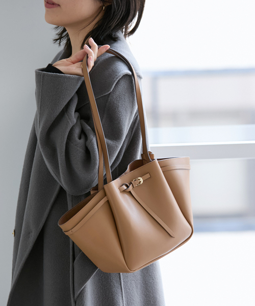 La TOTALITE(ラトータリテ)の「Maison de Z/ メゾン ド ゼット レザートートバッグ(トートバッグ・レディース・ブラック/キャメル・FREE)」の2枚目の写真