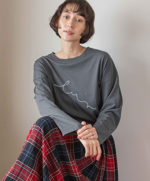 studio CLIP(スタディオクリップ)の「《natural by clip》シルキーバイオロゴロングスリーブTシャツ(Tシャツ/カットソー・レディース・モカ/ホワイト/チャコールグレー・FREE)」の2枚目の写真