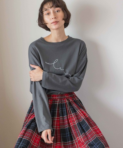studio CLIP(スタディオクリップ)の「《natural by clip》シルキーバイオロゴロングスリーブTシャツ(Tシャツ/カットソー・レディース・モカ/ホワイト/チャコールグレー・FREE)」の17枚目の写真