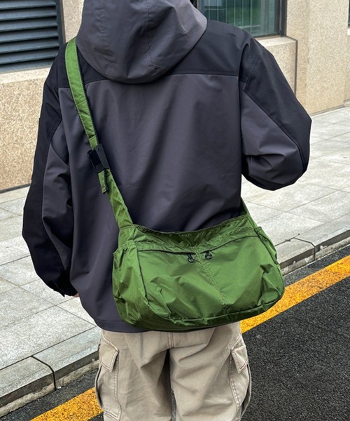 ampm(エーエムピーエム)の「ショルダーバッグ メッセンジャーバッグ ストリート 大容量(ショルダーバッグ・メンズ・ブラック/グリーン/グレー・FREE)」の15枚目の写真