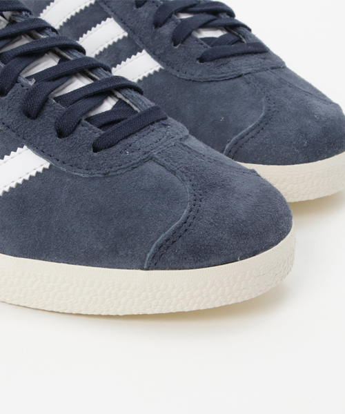 adidas（アディダス）の「オリジナルス ガゼル [GAZELLE W]（スニーカー・レディース・ネイビー/ピンク・22.0cm/22.5cm/23.0cm/24.5cm/25.5cm/24.0cm/23.5cm/25.0cm）」の3枚目の写真