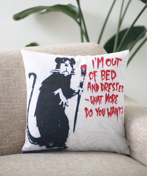 Jubilee（ジュビリー）の「バンクシーアート クッションカバー（クッション/クッションカバー・レディース・ホワイト/グレー/イエロー/グリーン/ホワイト系その他/ホワイト系その他2/ブラック/ベージュ/ホワイト系その他3/ホワイト系その他4/ホワイト系その他5/ライトブルー/ホワイト×レッド/ホワイト系その他7/ライトグレー/ブラック×グレー/ホワイト系その他6/イエロー系その他/ブラック系その他/グレー系その他3/オレンジ/アニマル/グレー系その他4/グレー系その他/グリーン系その他2/ベージュ系その他/ホワイト系/ブラック×ホワイト/ホワイト×ブラック/グレー系その他2/オフホワイト/グリーン系その他/ブラック系その他2/ネイビー・FREE）」の3枚目の写真