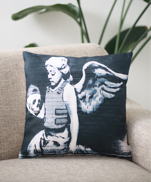 Jubilee（ジュビリー）の「バンクシーアート クッションカバー（クッション/クッションカバー・レディース・ホワイト/グレー/イエロー/グリーン/ホワイト系その他/ホワイト系その他2/ブラック/ベージュ/ホワイト系その他3/ホワイト系その他4/ホワイト系その他5/ライトブルー/ホワイト×レッド/ホワイト系その他7/ライトグレー/ブラック×グレー/ホワイト系その他6/イエロー系その他/ブラック系その他/グレー系その他3/オレンジ/アニマル/グレー系その他4/グレー系その他/グリーン系その他2/ベージュ系その他/ホワイト系/ブラック×ホワイト/ホワイト×ブラック/グレー系その他2/オフホワイト/グリーン系その他/ブラック系その他2/ネイビー・FREE）」の15枚目の写真