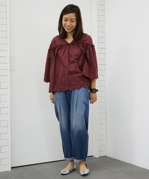 earth music&ecology（アースミュージックアンドエコロジー）の「スカラップ刺繍ボリュームブラウス（シャツ/ブラウス・レディース・アイボリー/ネイビー/ブラウン/グリーン・FREE）」の12枚目の写真