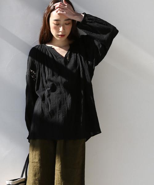 coen(コーエン)の「【Market】スキッパー レースブラウス(WEB限定カラー:ブラック・イエロー)(シャツ/ブラウス・レディース・ホワイト/ベージュ/ライラック/ブラック/イエロー・FREE)」の3枚目の写真