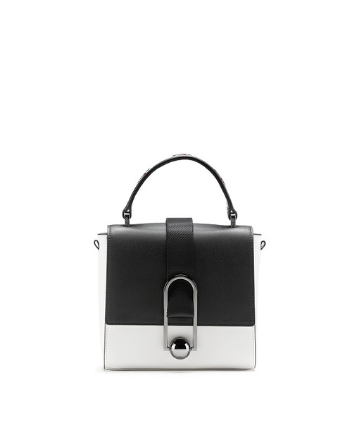 HUGO(ヒューゴ)の「アップタウン スモール トップハンドル バッグ イン プレーン カウレザー(ハンドバッグ・レディース・ホワイト×ブラック・ONESIZE)」の4枚目の写真