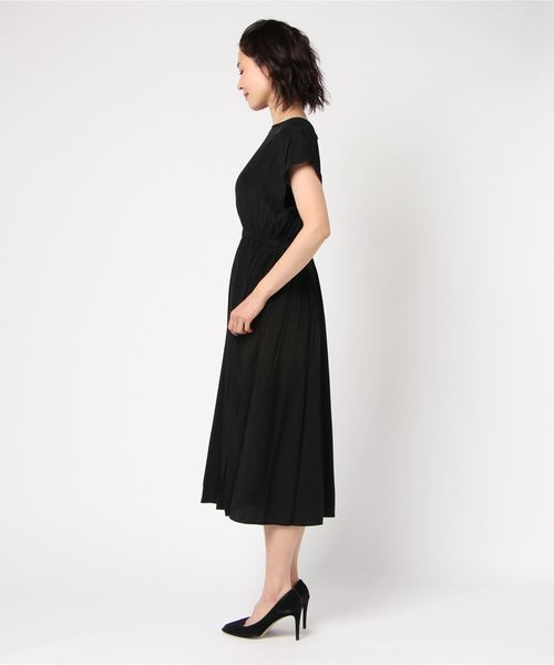 TRUDEA(トルディア)の「モイストサテン マキシワンピース(ワンピース・レディース・ブラック/ネイビー/カーキ/ピンク/シルバー/ゴールド/ブルー・MEDIUM/LARGE)」の8枚目の写真