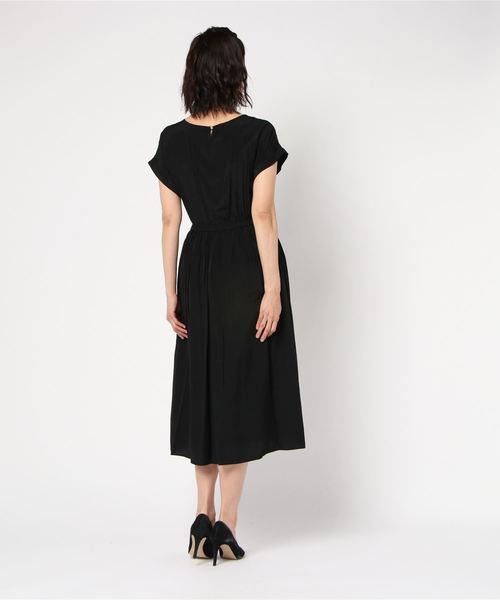 TRUDEA(トルディア)の「モイストサテン マキシワンピース(ワンピース・レディース・ブラック/ネイビー/カーキ/ピンク/シルバー/ゴールド/ブルー・MEDIUM/LARGE)」の9枚目の写真