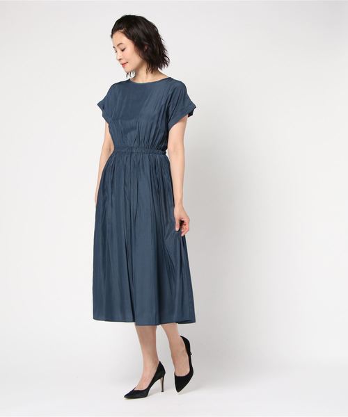 TRUDEA(トルディア)の「モイストサテン マキシワンピース(ワンピース・レディース・ブラック/ネイビー/カーキ/ピンク/シルバー/ゴールド/ブルー・MEDIUM/LARGE)」の10枚目の写真