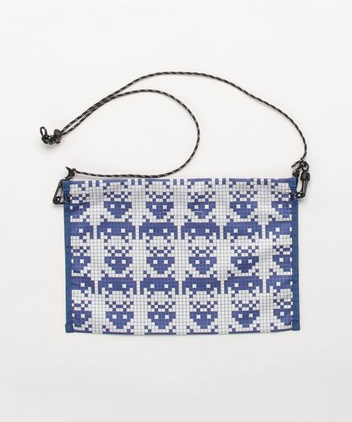 FABRICK（ファブリック）の「FABRICK【SPACE INVADERS】FLAT SHORDER CASE L（ショルダーバッグ・メンズ・マルチ・ONE SIZE）」の2枚目の写真