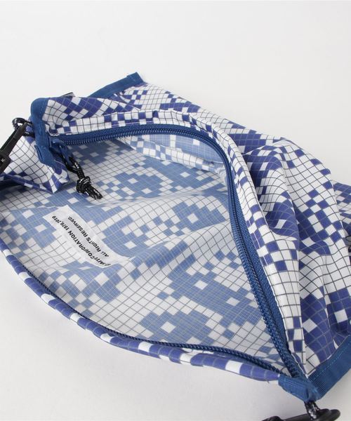 FABRICK（ファブリック）の「FABRICK【SPACE INVADERS】FLAT SHORDER CASE L（ショルダーバッグ・メンズ・マルチ・ONE SIZE）」の4枚目の写真