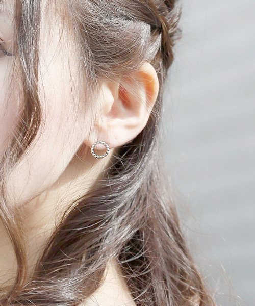 Jewel closet by L&Co.（ジュエルクローゼットバイエルアンドコー）の「K10WG モチーフピアス（ピアス（両耳用）・レディース・その他1/その他2/その他3/ホワイトゴールド・FREE）」の8枚目の写真