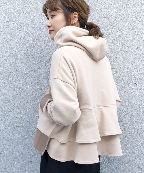 PICCIN（ピッチン）の「バックフリルフーディー（パーカー・レディース・ブラック/ベージュ/サックスブルー・M）」の3枚目の写真