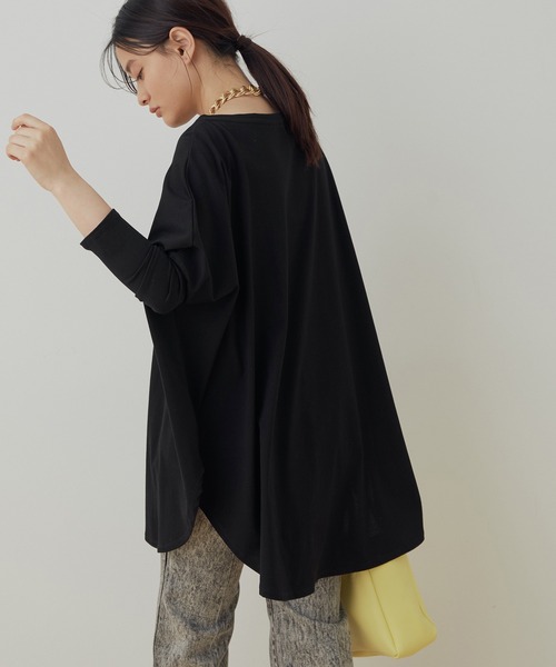 ADAM ET ROPE'（アダムエロペ）の「ドルマンドレープTシャツ（Tシャツ/カットソー・レディース・ホワイト/ブラック・FREE）」の2枚目の写真