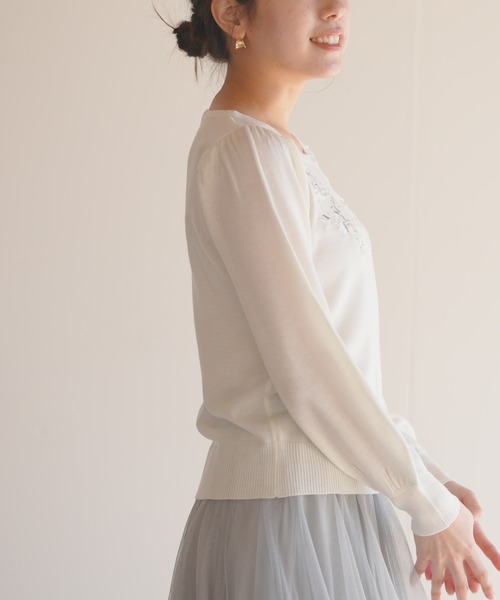 rps（アールピーエス）の「刺繍入りボリューム袖ニットカーディガン（カーディガン/ボレロ・レディース・グレー/オフホワイト/ピンク/ブラック・M）」の9枚目の写真