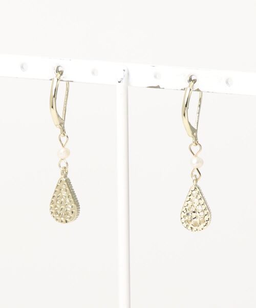 ROPE' PICNIC(ロペピクニック)の「封入透かしパーツフックピアス(ピアス(両耳用)・レディース・ゴールド/ゴールド系その他・FREE)」の3枚目の写真