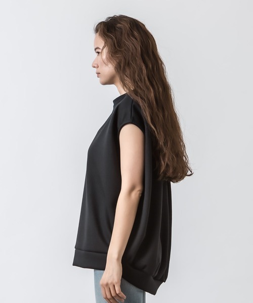 ALLUMER(アリュメール)の「ダンボールノースリーブトップス(Tシャツ/カットソー・レディース・ホワイト/ブラック/モカ・1)」の22枚目の写真