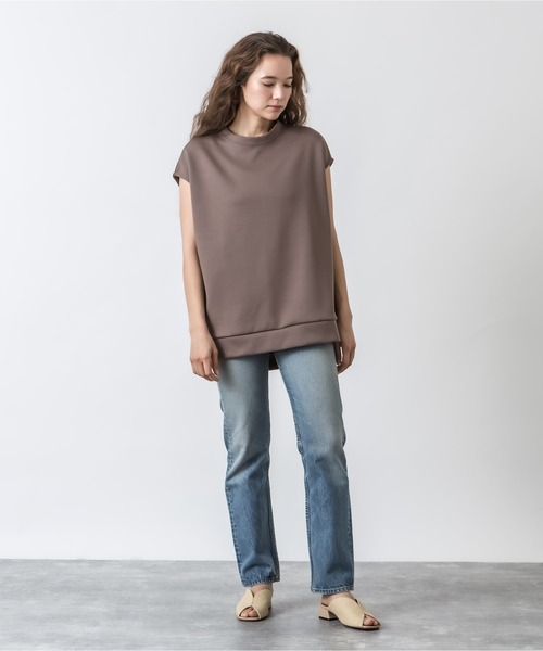 ALLUMER(アリュメール)の「ダンボールノースリーブトップス(Tシャツ/カットソー・レディース・ホワイト/ブラック/モカ・1)」の15枚目の写真