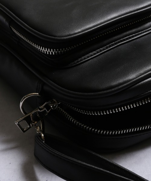 SPINNS（スピンズ）の「フェイクレザー2ポケットショルダーバッグ（ショルダーバッグ・メンズ・ブラック・ONESIZE）」の7枚目の写真