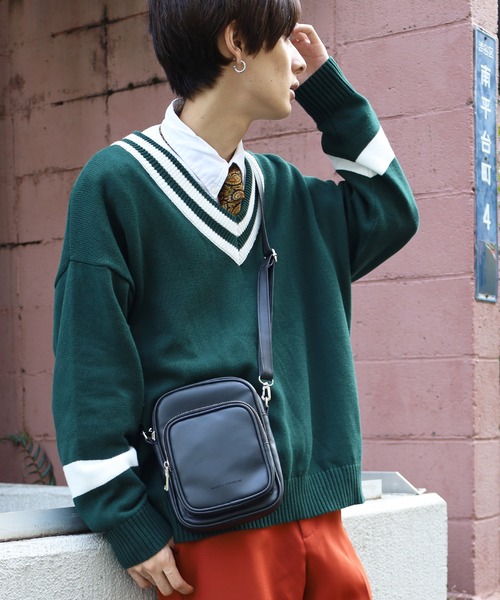 SPINNS（スピンズ）の「フェイクレザー2ポケットショルダーバッグ（ショルダーバッグ・メンズ・ブラック・ONESIZE）」の13枚目の写真