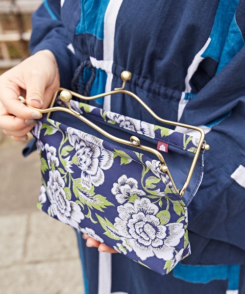 カヤ(カヤ)の「【カヤ】楚々がま口ショルダーバッグ(ショルダーバッグ・レディース・イエロー×グレー/レッド/ブラック×ブルー/ネイビー・FREE)」の10枚目の写真