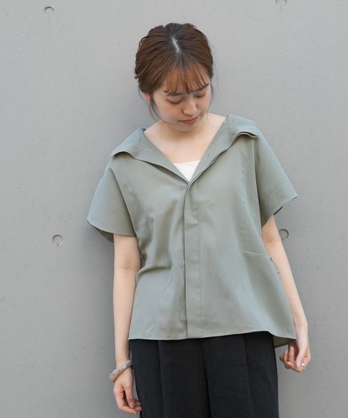 LAATO（ラート）の「STAND COLLAR BLOUSE（シャツ/ブラウス・レディース・ベージュ/グリーン・FREE）」の3枚目の写真