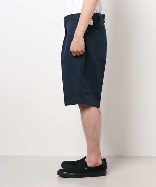 UNIVERSAL OVERALL(ユニバーサルオーバーオール)の「【UNIVERSAL OVERALL COMPANY】(UN)PLEATED FRONT SHORT(チノパンツ・メンズ・ブラック/チャコール/ネイビー・32/34/36/30)」の4枚目の写真