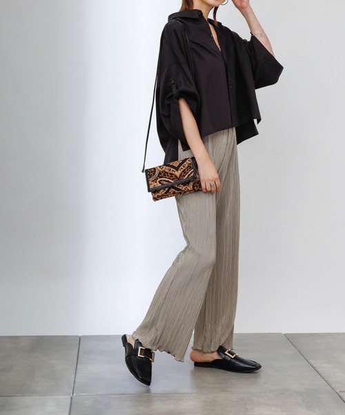 COLONY 2139（コロニートゥーワンスリーナイン）の「サテンミニプリーツロングパンツ（その他パンツ・レディース・モカ/ブラック/グレイッシュベージュ・SMALL/LARGE/MEDIUM）」の18枚目の写真