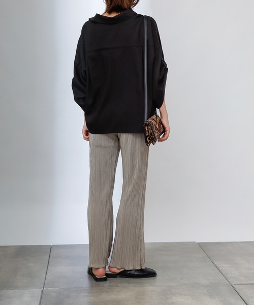 COLONY 2139（コロニートゥーワンスリーナイン）の「サテンミニプリーツロングパンツ（その他パンツ・レディース・モカ/ブラック/グレイッシュベージュ・SMALL/LARGE/MEDIUM）」の16枚目の写真