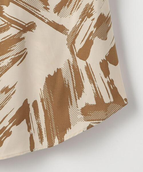 EMMEL REFINES（エメルリファインズ）の「＜EMMEL REFINES（エメル リファインズ）＞EM 袖タック プリント シャツ（シャツ/ブラウス・レディース・ブラック/ベージュ・FREE）」の4枚目の写真