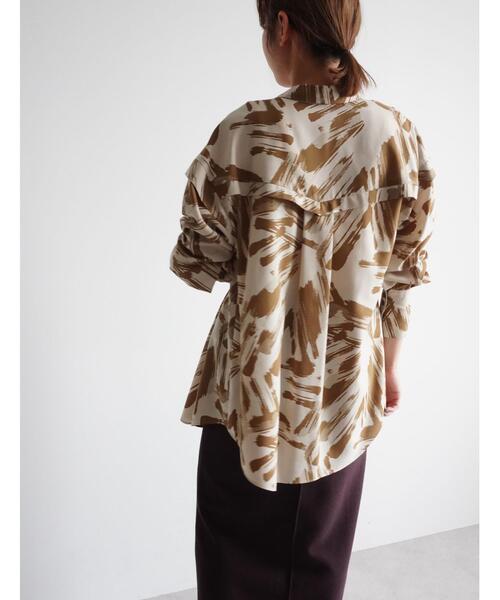 EMMEL REFINES（エメルリファインズ）の「＜EMMEL REFINES（エメル リファインズ）＞EM 袖タック プリント シャツ（シャツ/ブラウス・レディース・ブラック/ベージュ・FREE）」の10枚目の写真