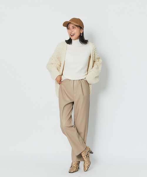 RIVE DROITE（リヴドロワ）の「スタイリングにモード感をプラス　フェイクレザーイージーパンツ（その他パンツ・レディース・ブラック/ベージュ・38/36）」の16枚目の写真