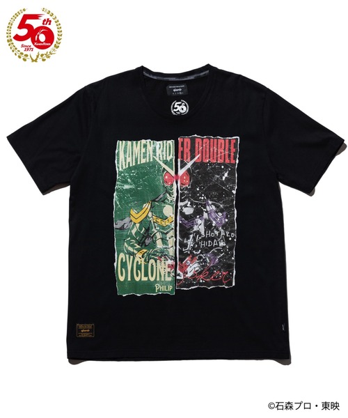 glamb(グラム)の「KAMEN RIDER DOUBLE T / カメンライダーダブルTシャツ【仮面ライダー50周年記念コラボレーション】(パーカー・メンズ・ブラック/ホワイト・1/3/2/4/0)」の1枚目の写真