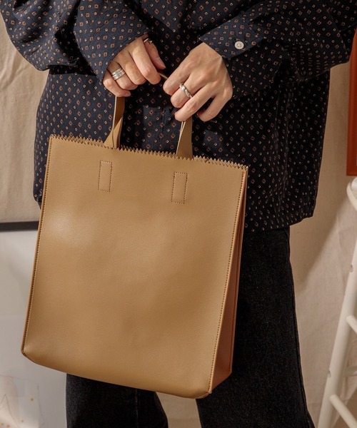 Adoon plain（アドーンプレーン）の「【Adoon plain】フェイクレザーショッパー（トートバッグ・メンズ・ブラック/ブラウン・FREE）」の2枚目の写真