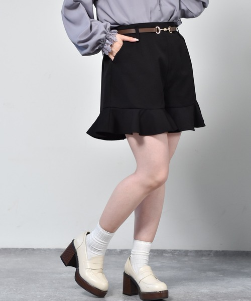ems excite（エムズエキサイト）の「ベルト付フリルショートパンツ（その他パンツ・レディース・ボルドー/ブラック系その他/ブラック/ブラウン系その他・FREE）」の2枚目の写真