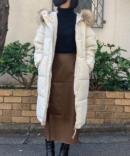 Jewelobe（ジュエローブ）の「フェイクファーフーディロングダウンコート（ダウンジャケット/コート・レディース・ブラック/カーキ/アイボリー/スモークピンク・FREE）」の15枚目の写真
