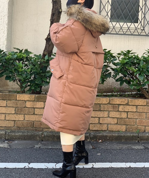 Jewelobe（ジュエローブ）の「フェイクファーフーディロングダウンコート（ダウンジャケット/コート・レディース・ブラック/カーキ/アイボリー/スモークピンク・FREE）」の9枚目の写真