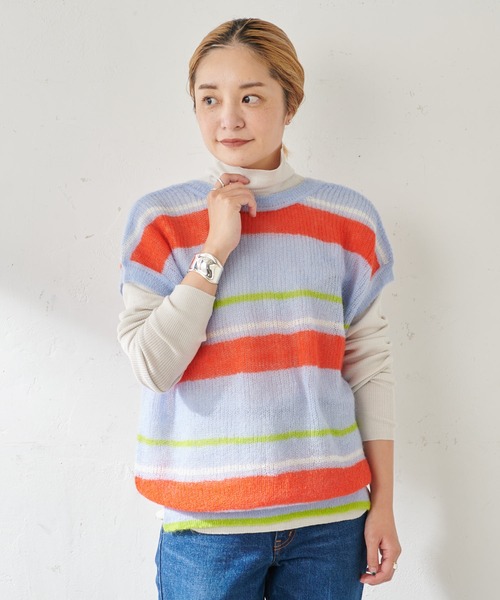 SHENERY(シーナリー)の「マルチボーダーニットベスト(ニット/セーター・レディース・オフホワイト/ブルー・FREE)」の2枚目の写真