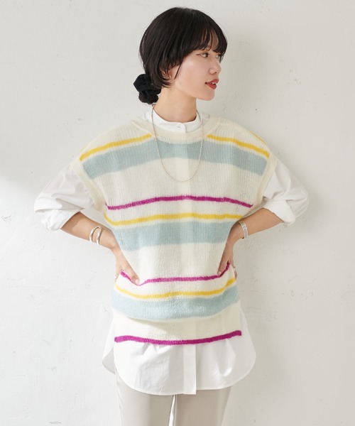 SHENERY(シーナリー)の「マルチボーダーニットベスト(ニット/セーター・レディース・オフホワイト/ブルー・FREE)」の3枚目の写真